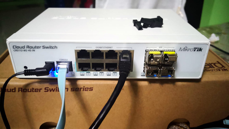 Switch MikroTik CRS112-8G-4S-IN 3
